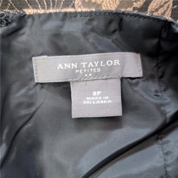 Ann Taylor Flute Skirt with Metallic Floral Pattern - Sz 8P - Picture 4 of 9